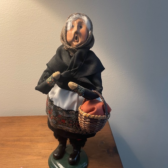 Hello, I am selling majority of my Byer’s Choice collections. - Picture 2 of 14